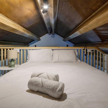 Hermoso Molino Restaurado A Pie Del Rio En Vigo Esterno foto