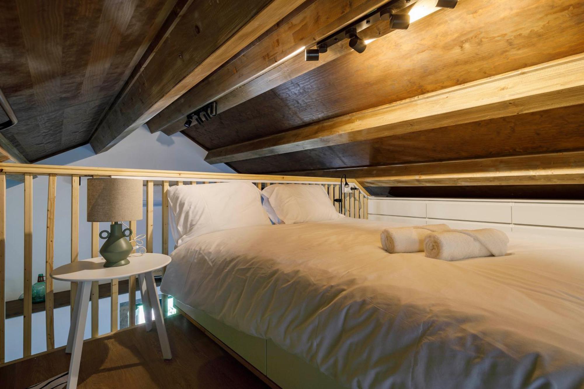 Hermoso Molino Restaurado A Pie Del Rio En Vigo Esterno foto